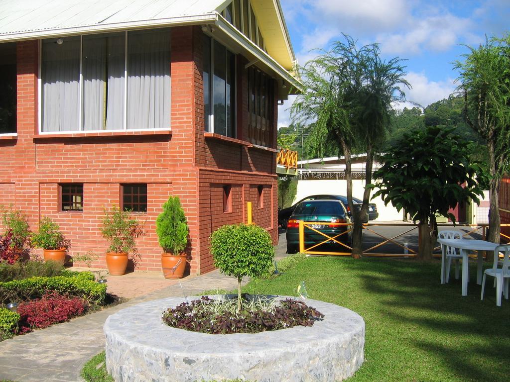 Heritage Inn Trinidad Belmont Exteriör bild