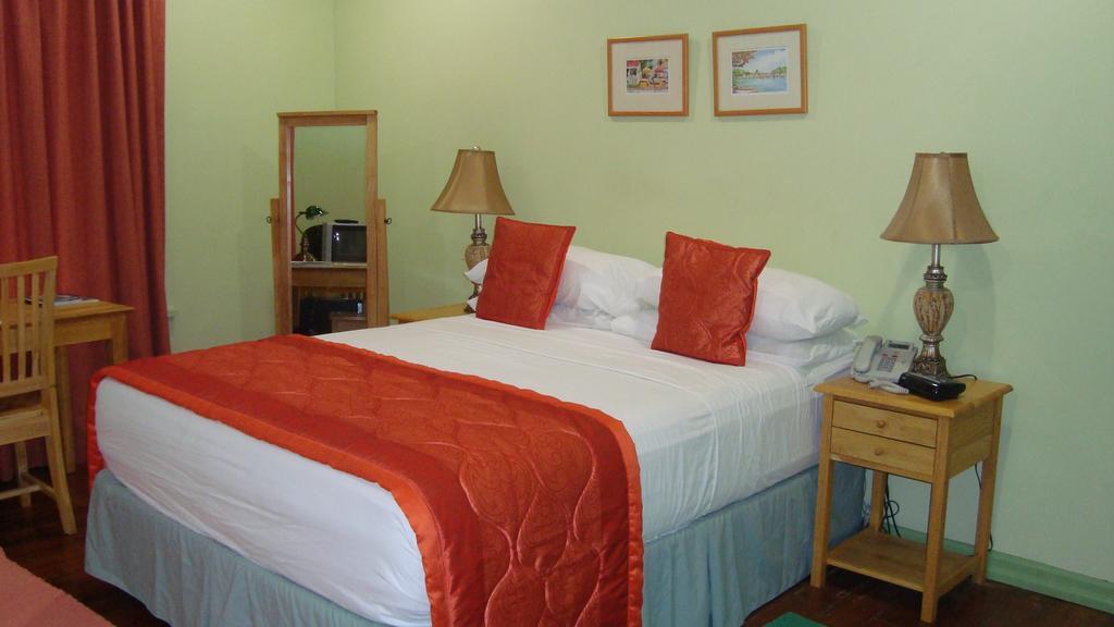 Heritage Inn Trinidad Belmont Rum bild