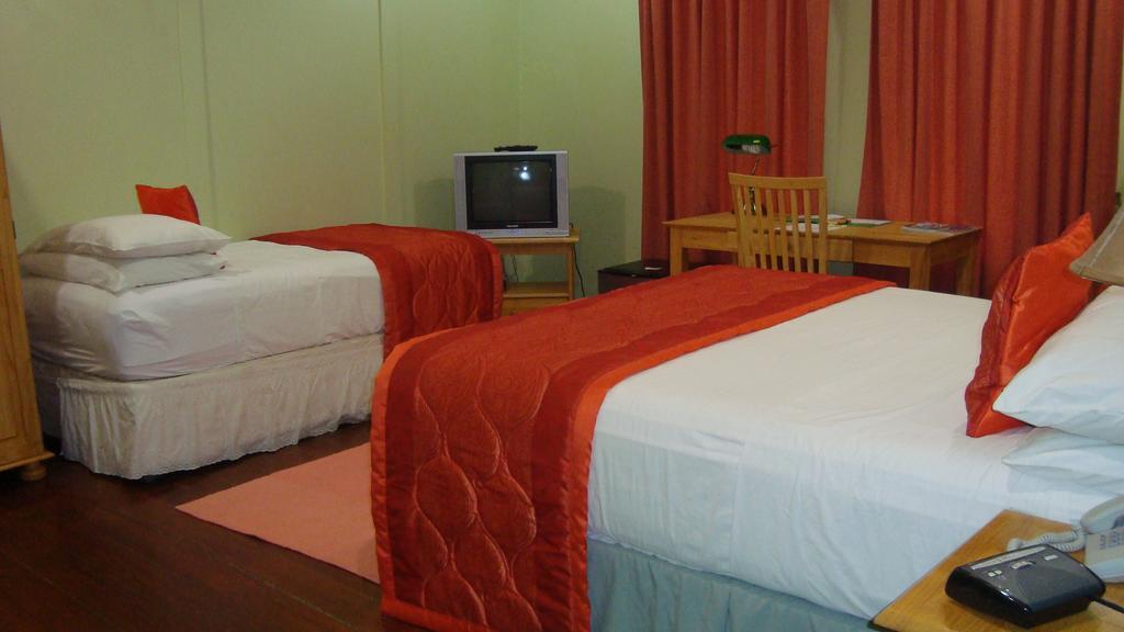 Heritage Inn Trinidad Belmont Rum bild